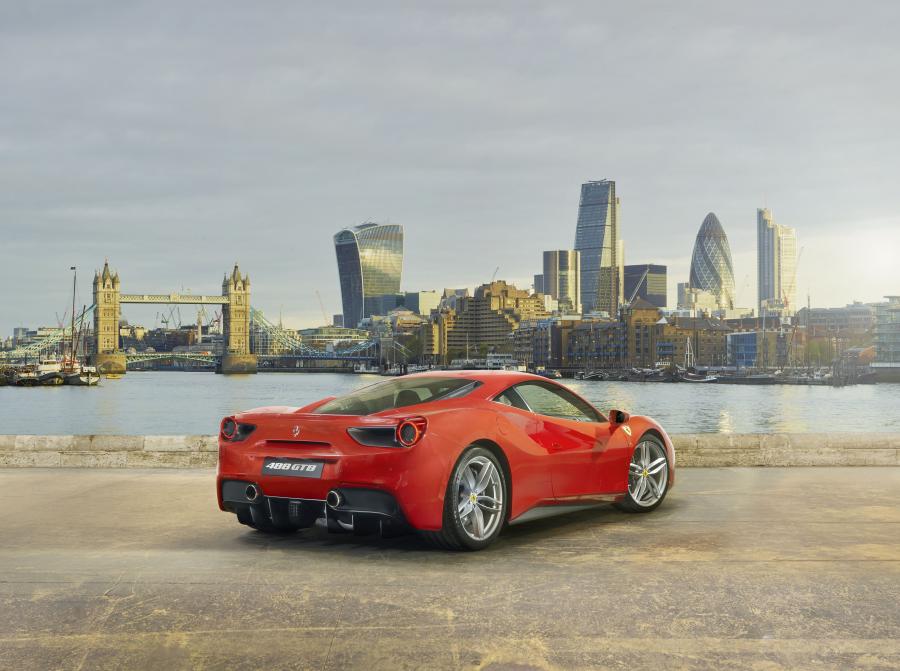  Ferrari 488 GTB 2015 года  (фото 14 из 31)